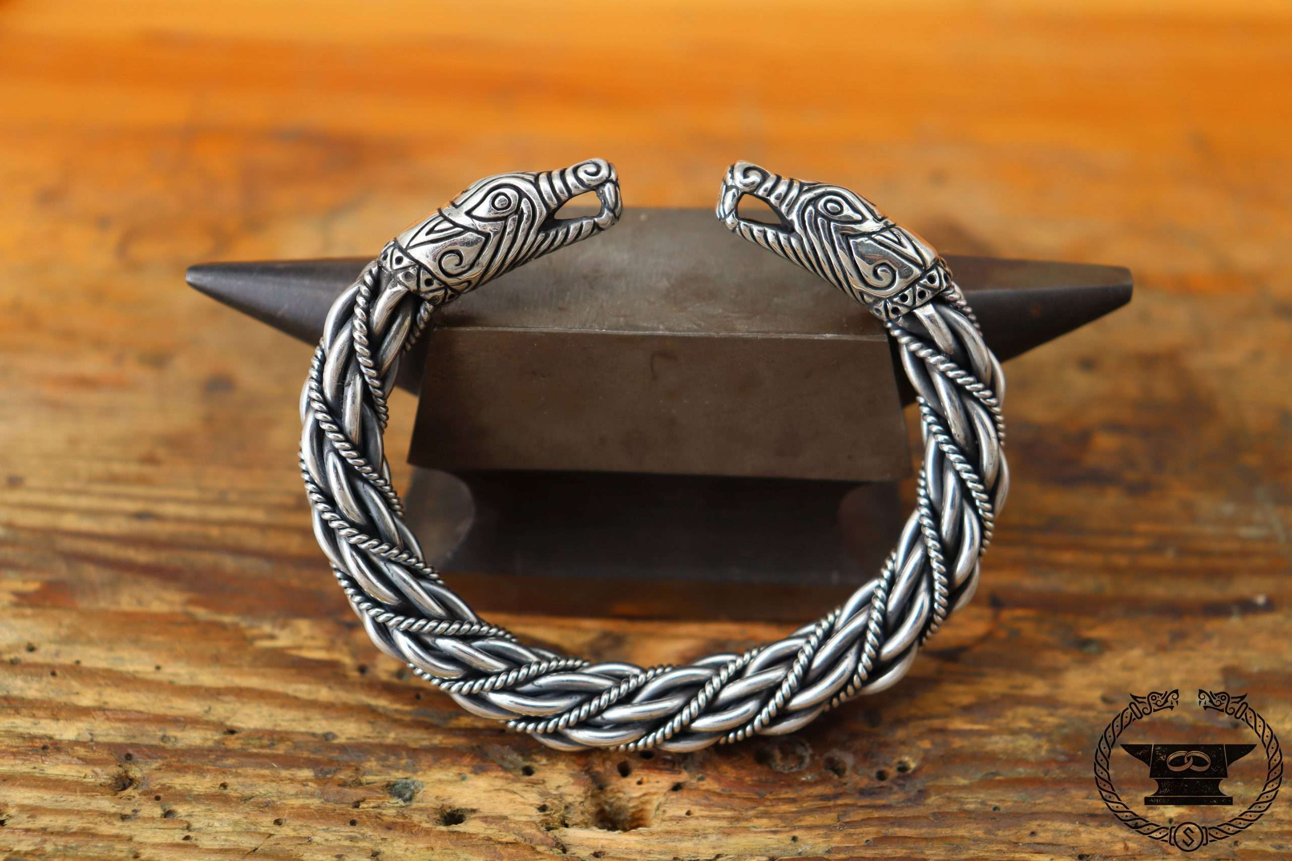 Gotland Armreif Wölfsköpfe schwer