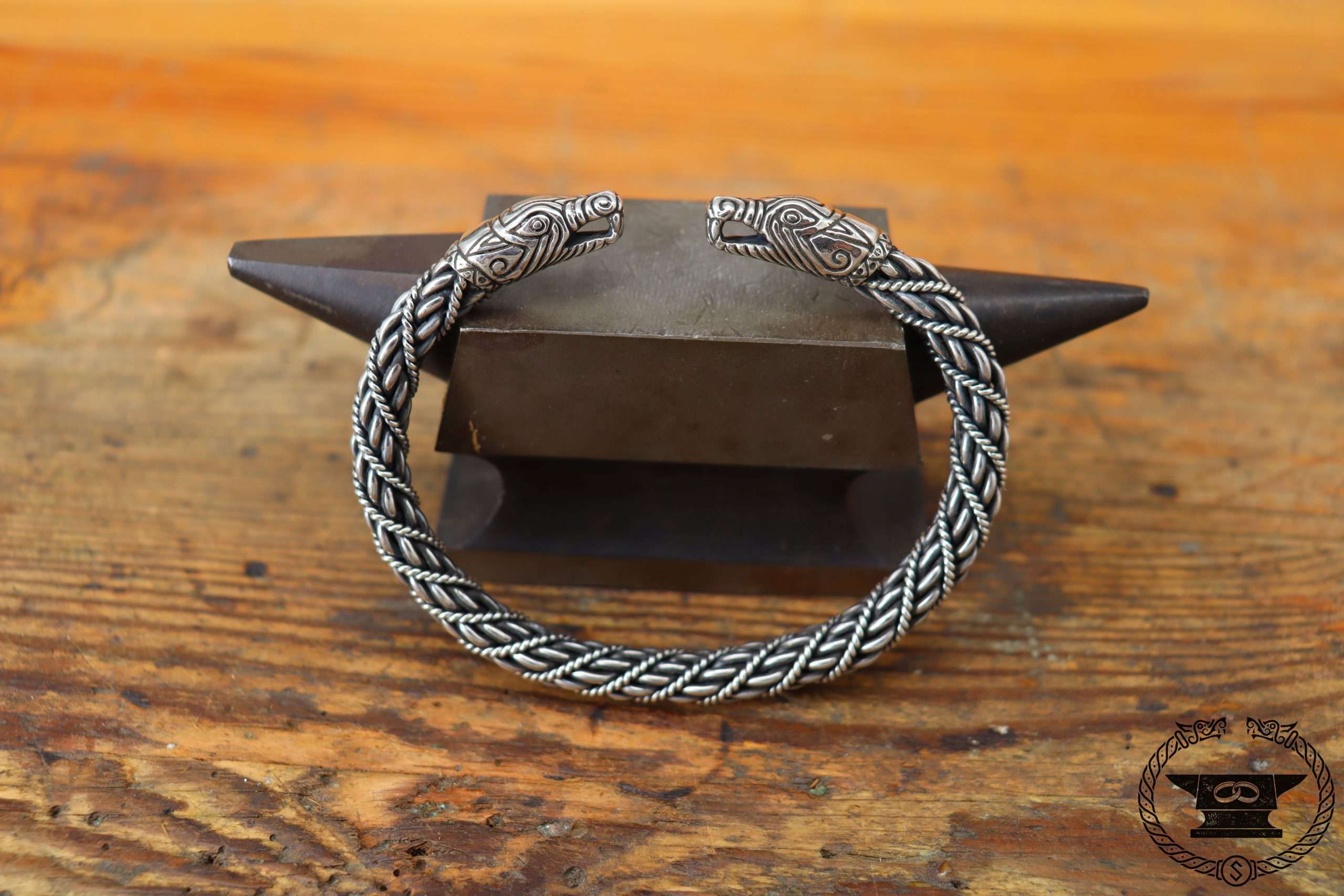 Gotland Armreif Wölfsköpfe schwer