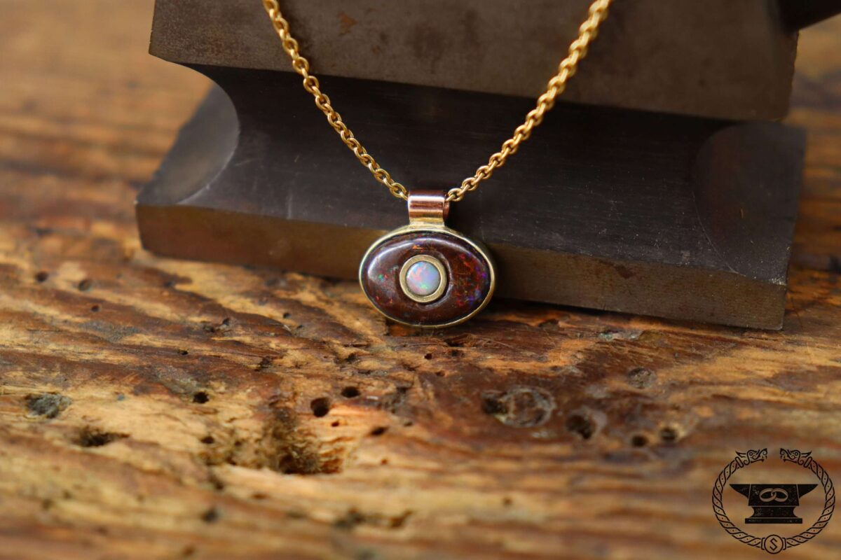 Anhänger Auge Odins Opal Gelbgold 585