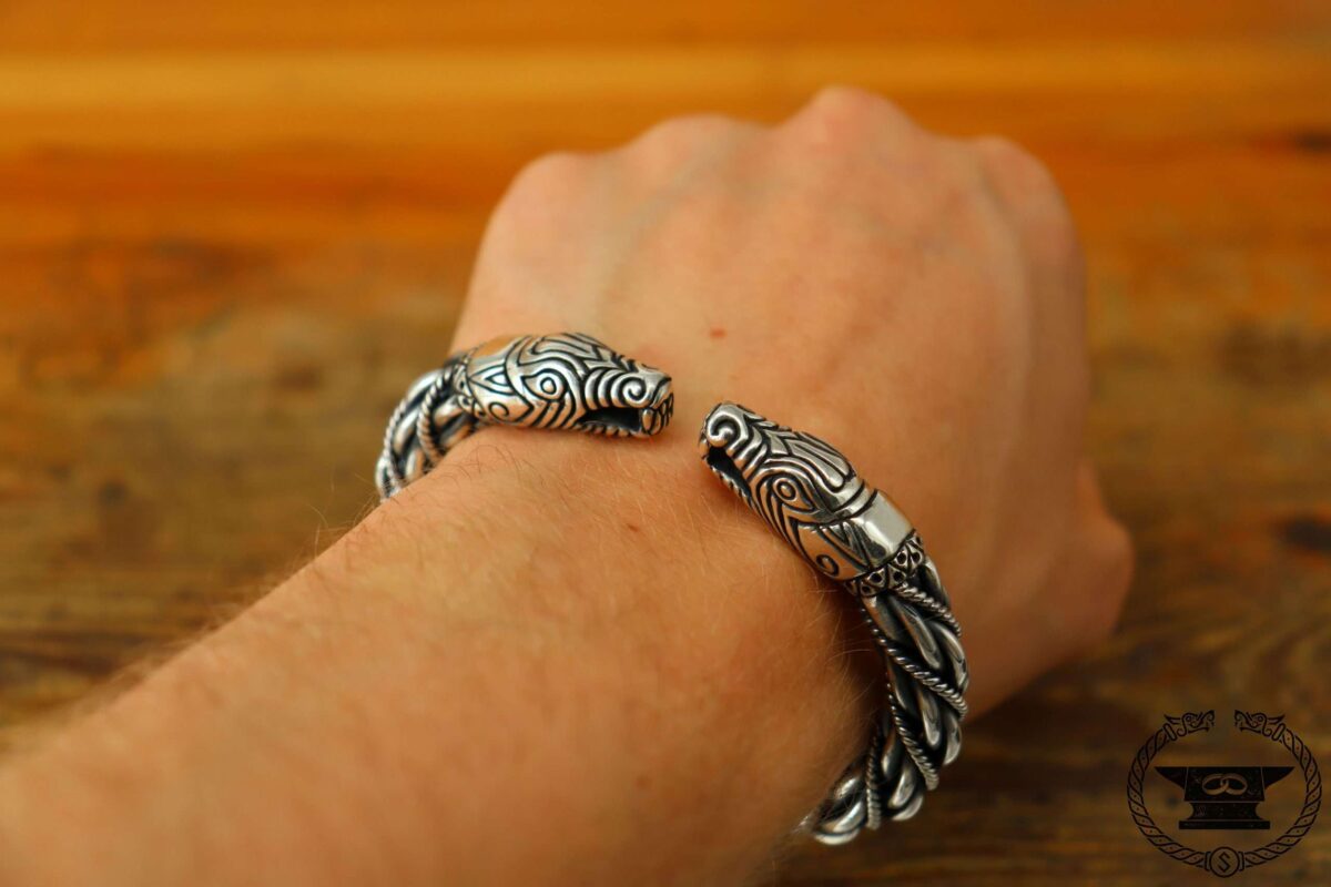 Armreif Gotland Wolfsköpfe