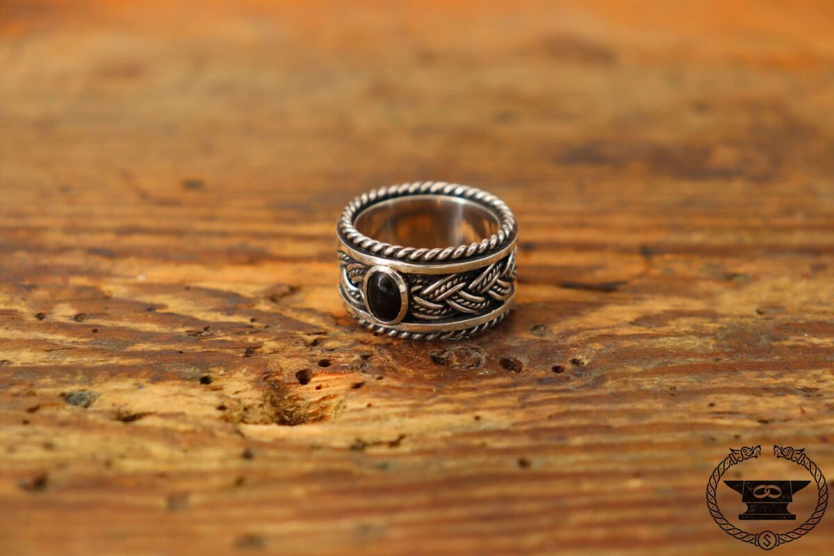 Geflochtener Hülsenring mit Onyx