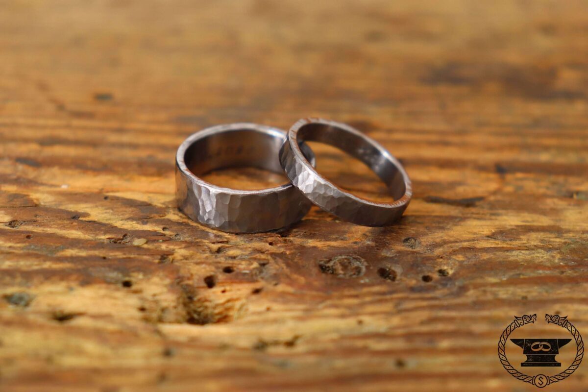 Geschmiedete Eheringe Tantal