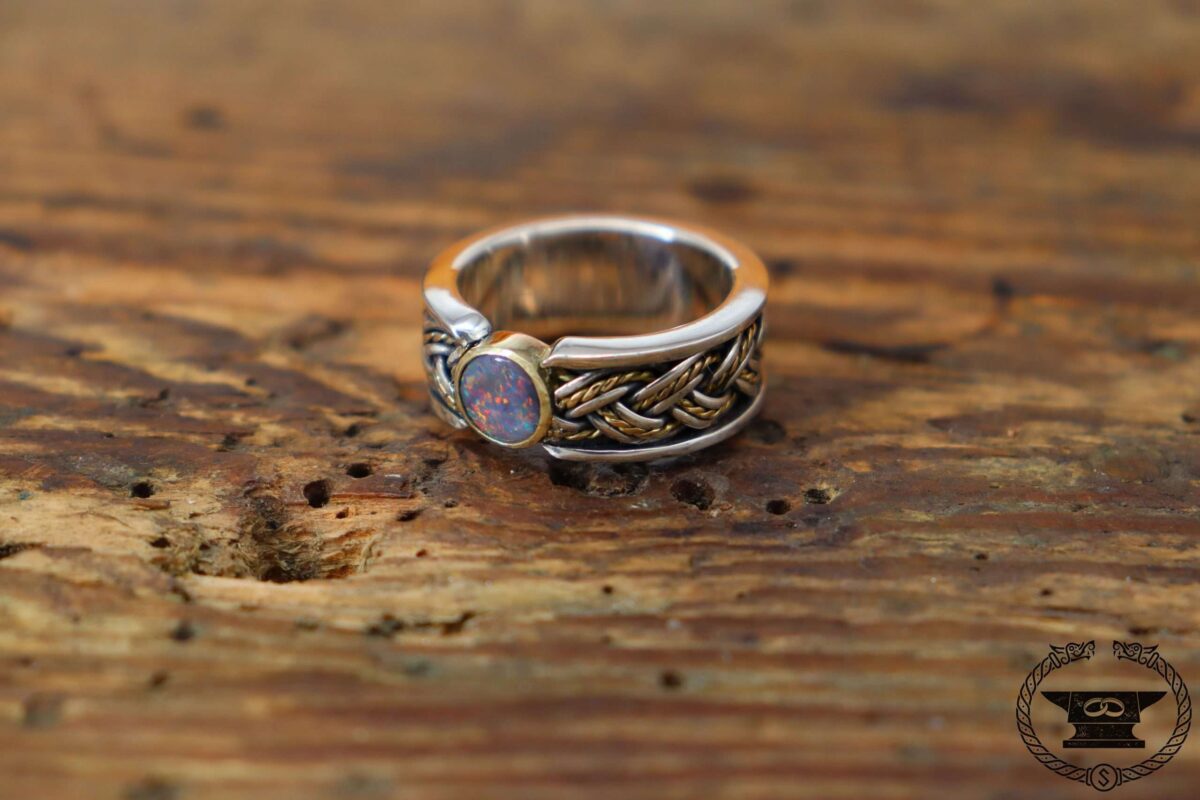 Opalring aus Sterlingsilber und Gelbgold 750