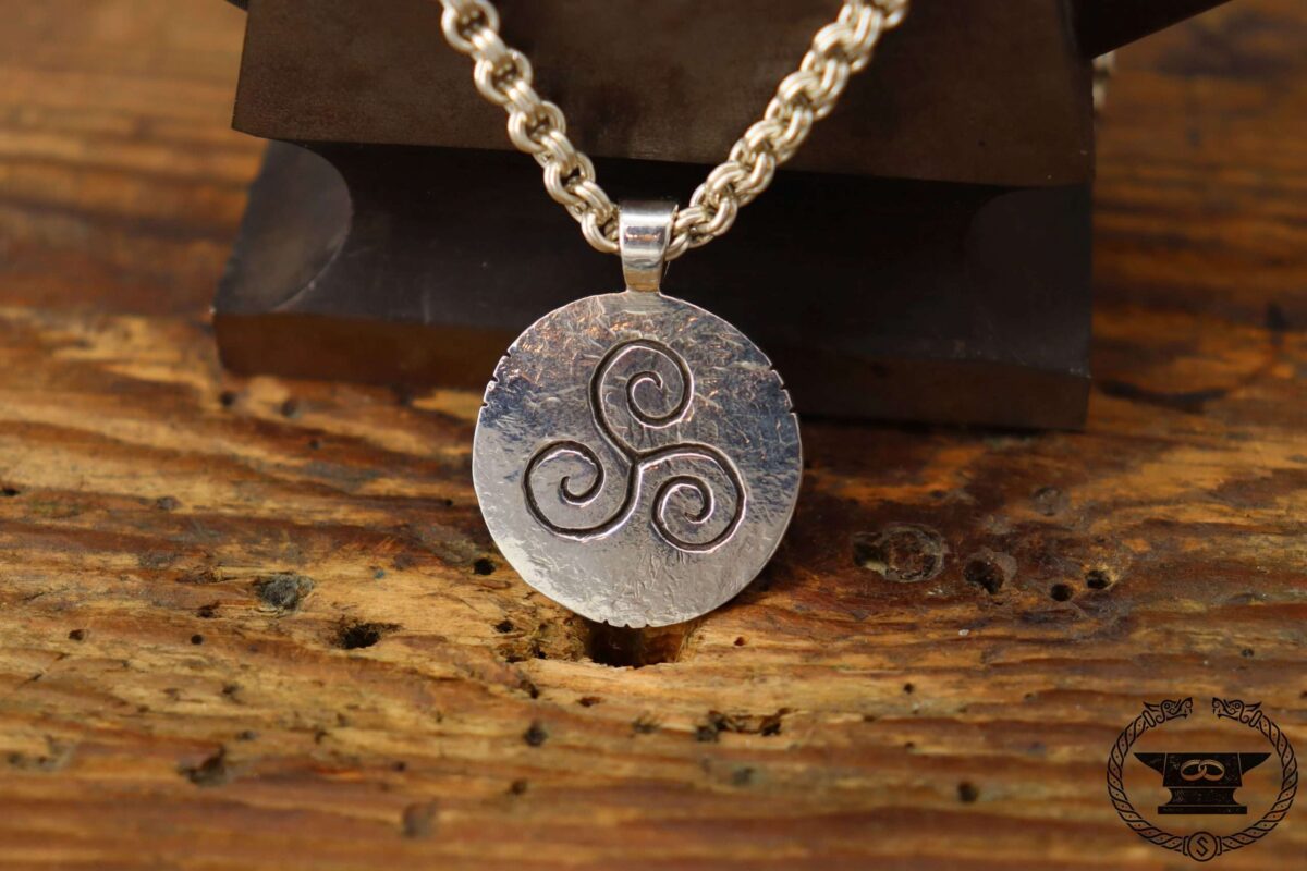 Runder Anhänger Triskele