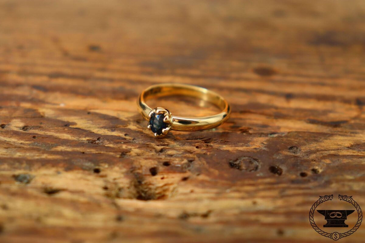 Verlobungsring Gelbgold 750 mit Saphir