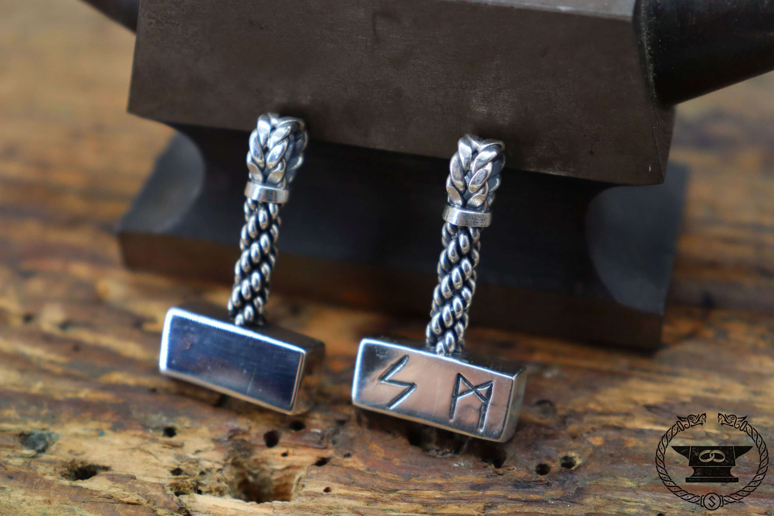 Thor's hammer handle turned