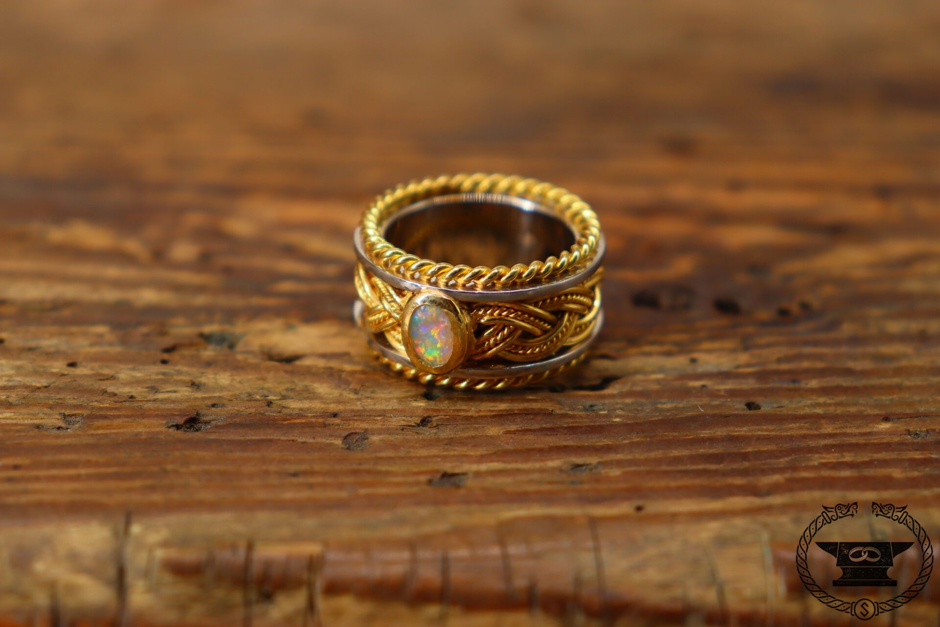 Opal ring platinum 950 yellow gold 900