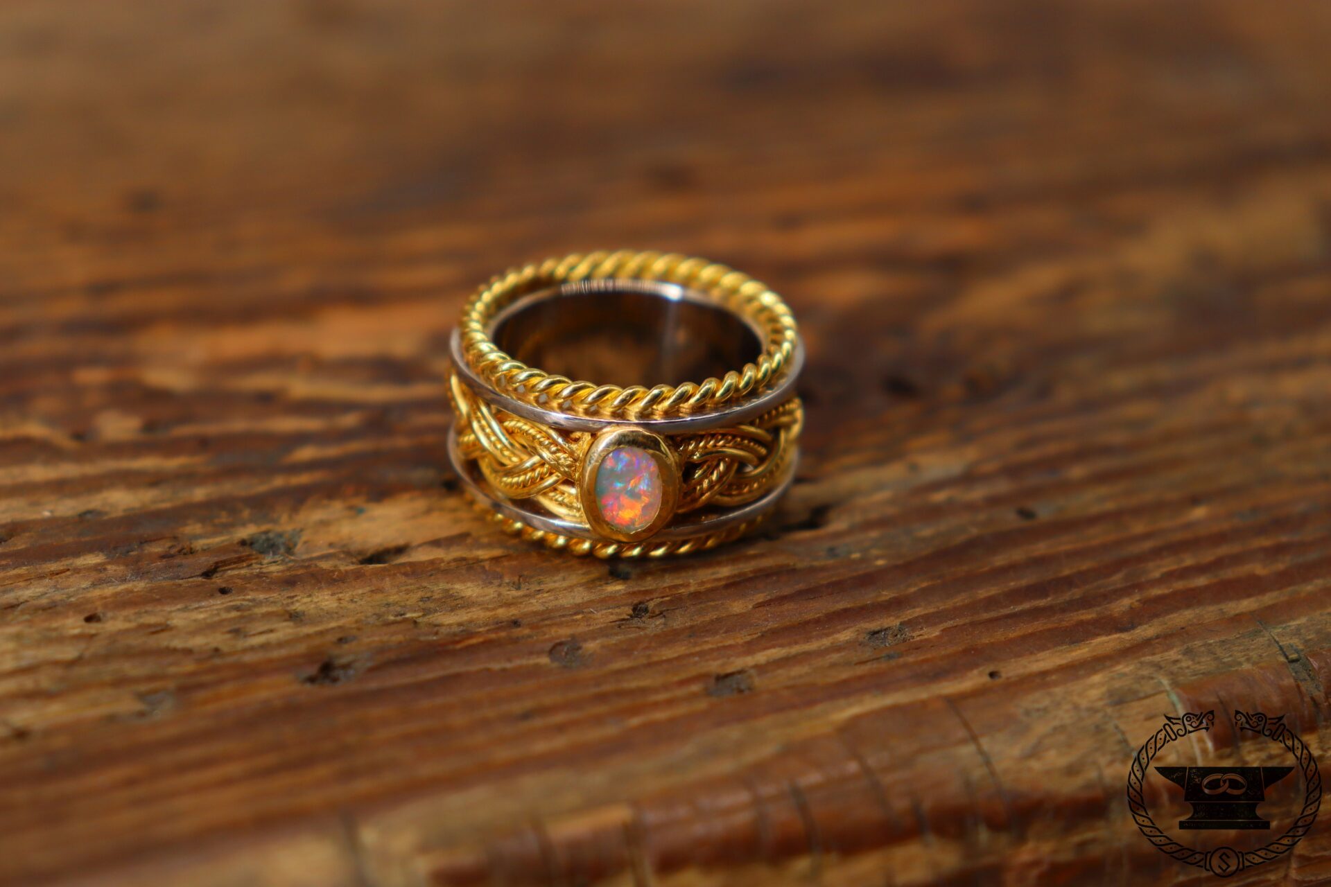 Opal ring platinum 950 yellow gold 900