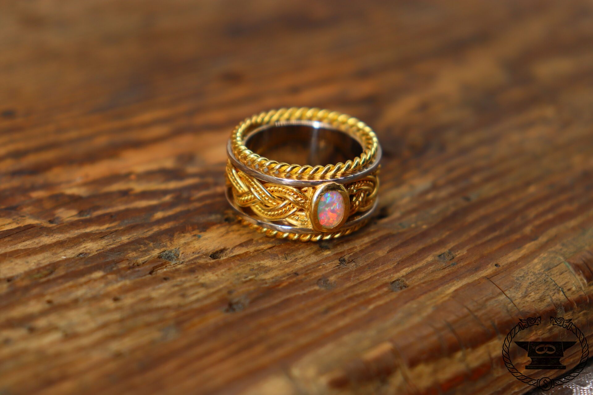 Opal ring platinum 950 yellow gold 900