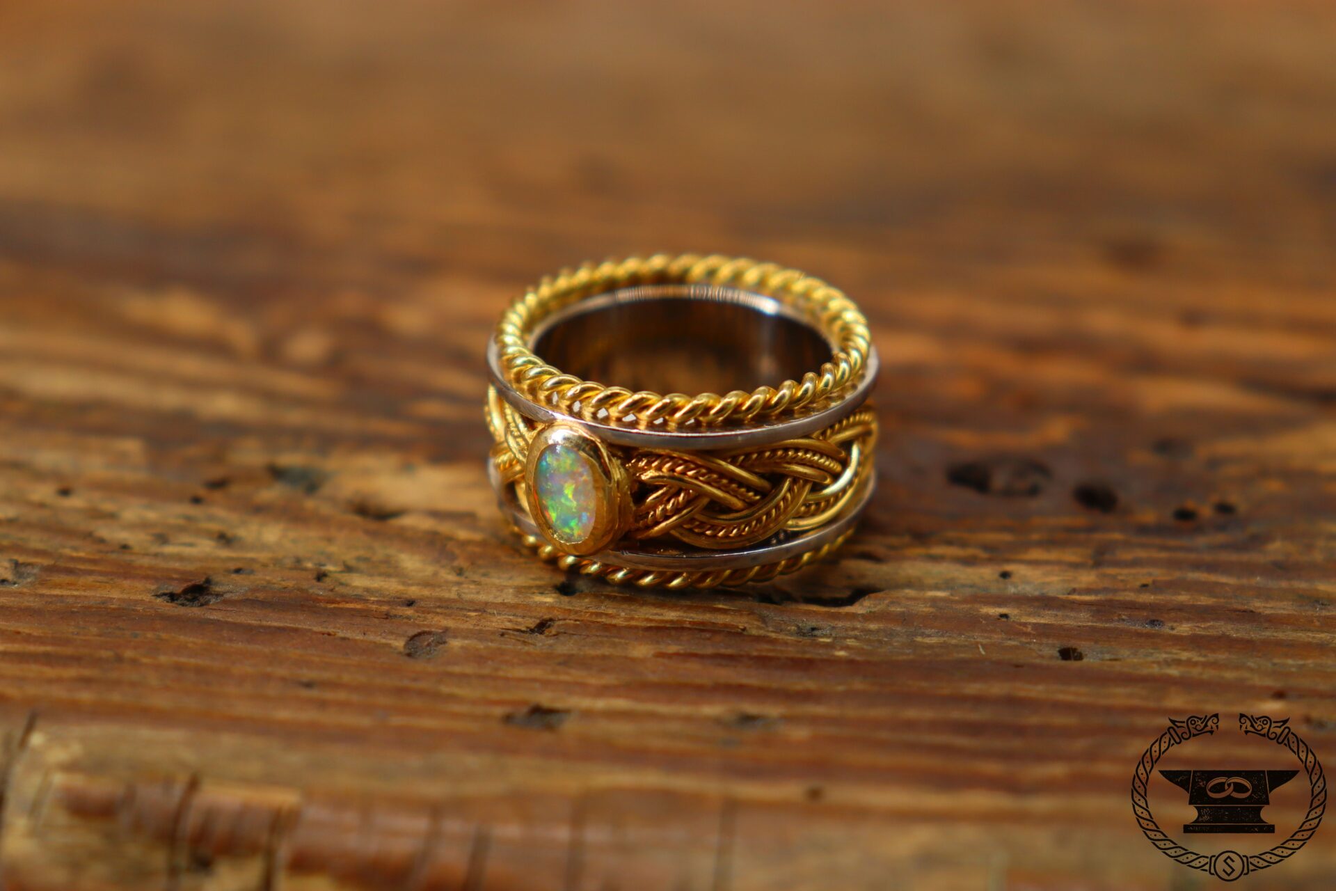 Opal ring platinum 950 yellow gold 900