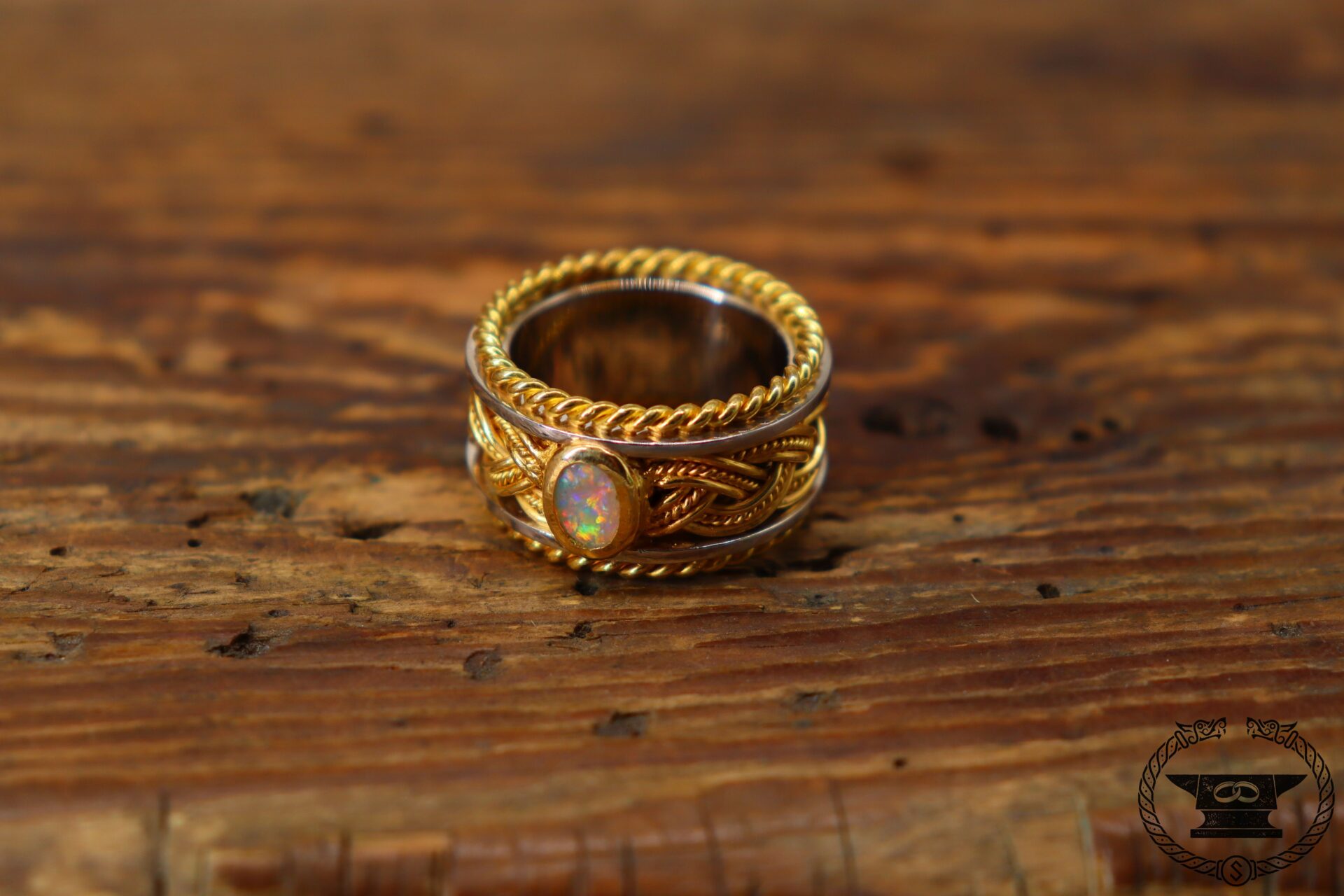 Opal ring platinum 950 yellow gold 900