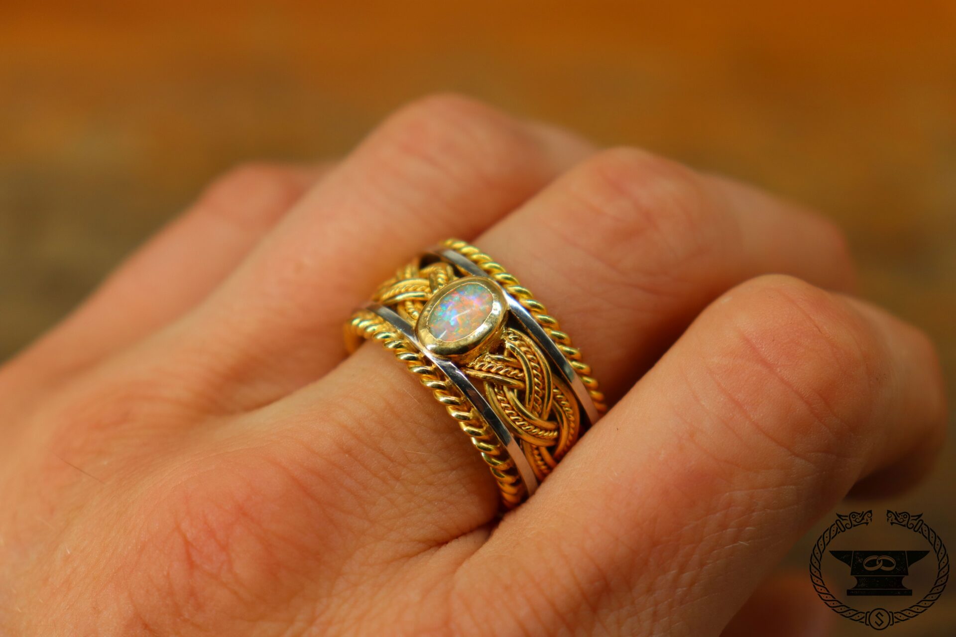 Opal ring platinum 950 yellow gold 900