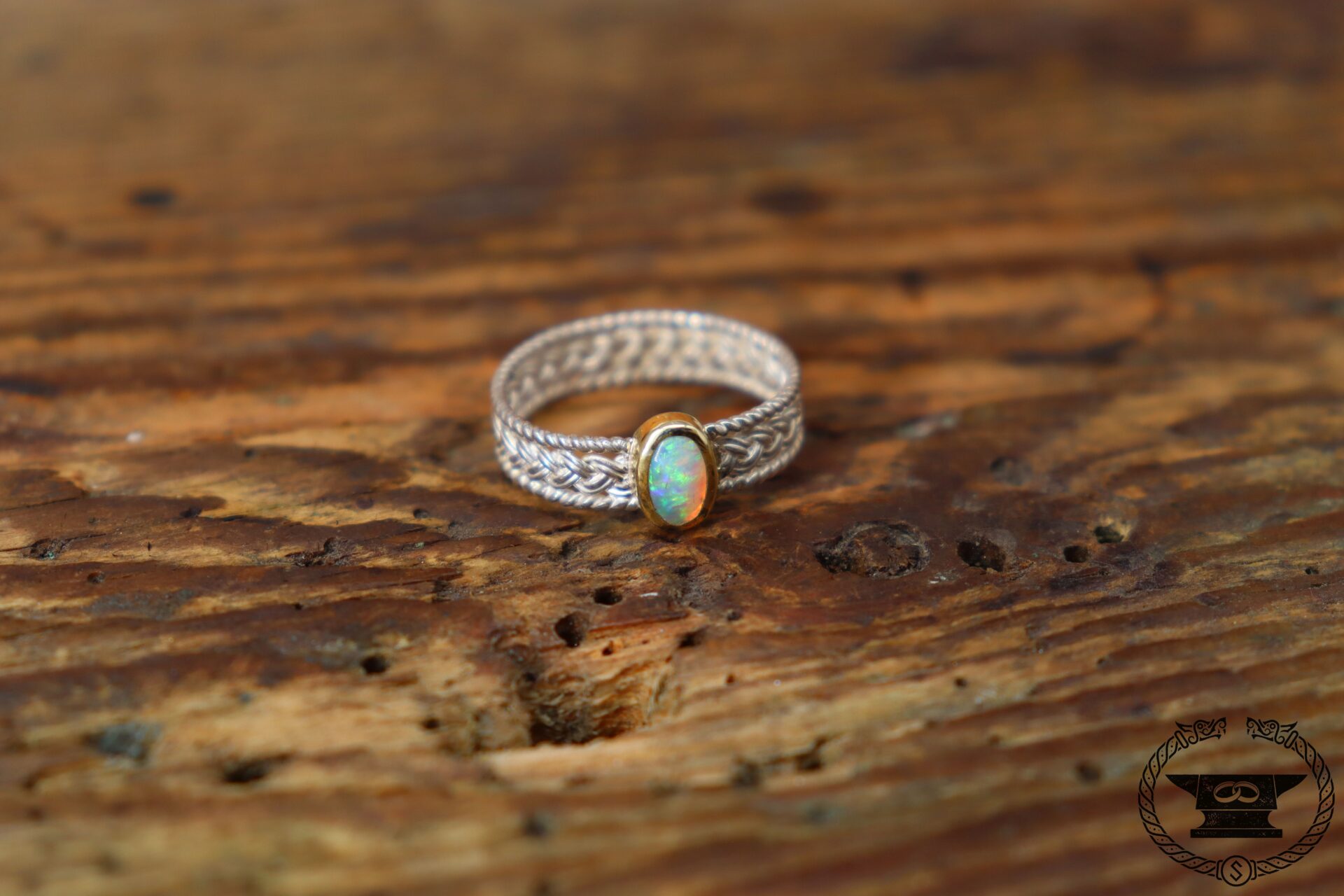 Finely braided ring made of sterling silver and 585 yellow gold with opal