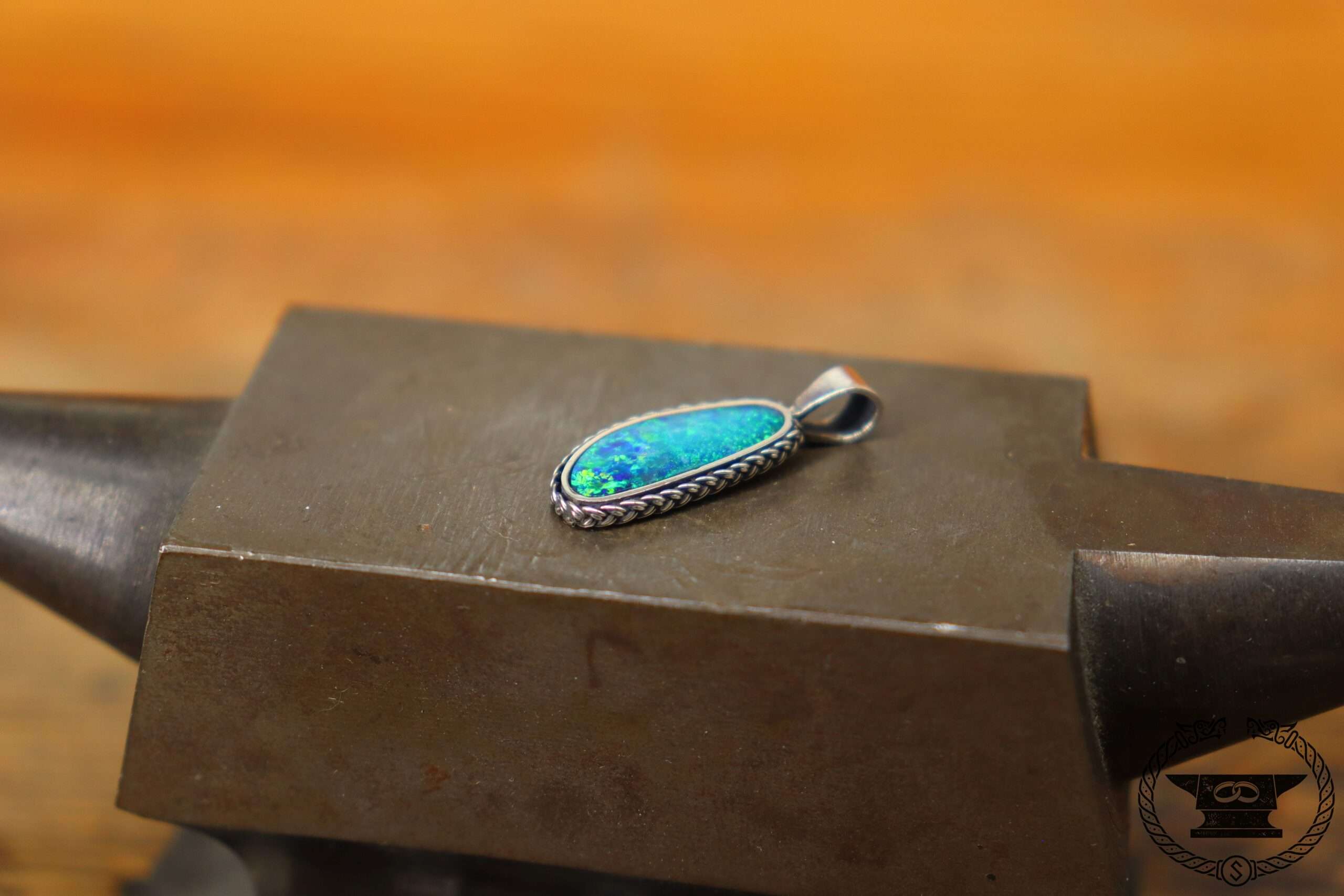 Anhänger Opal Sterlingsilber mit geflochtenem Rand