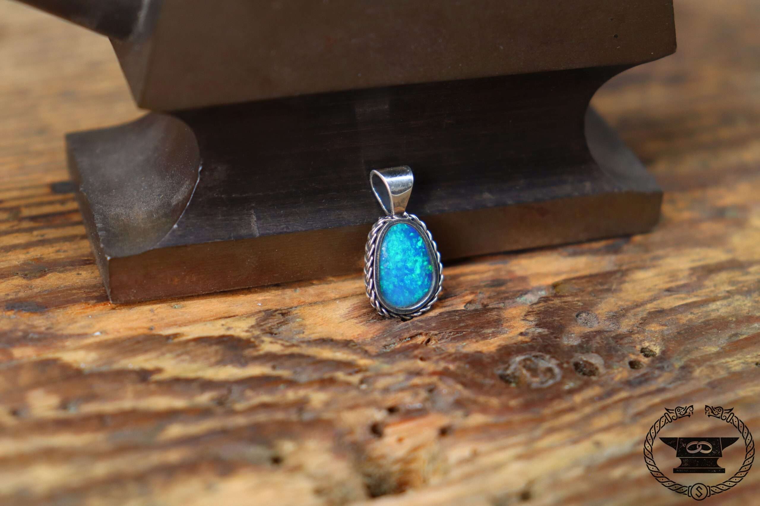 Anhänger Opal Sterlingsilber mit geflochtenem Rand