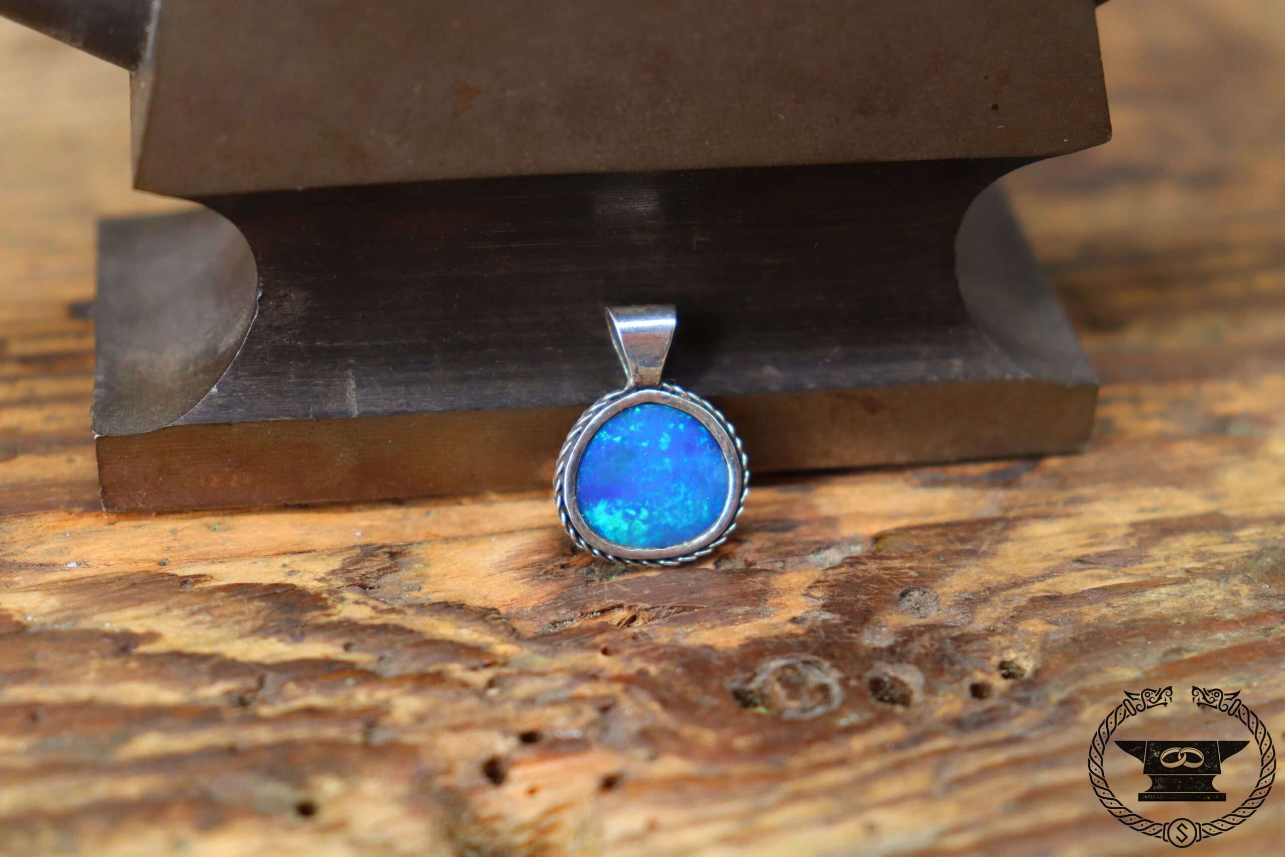 Anhänger Opal Sterlingsilber mit geflochtenem Rand